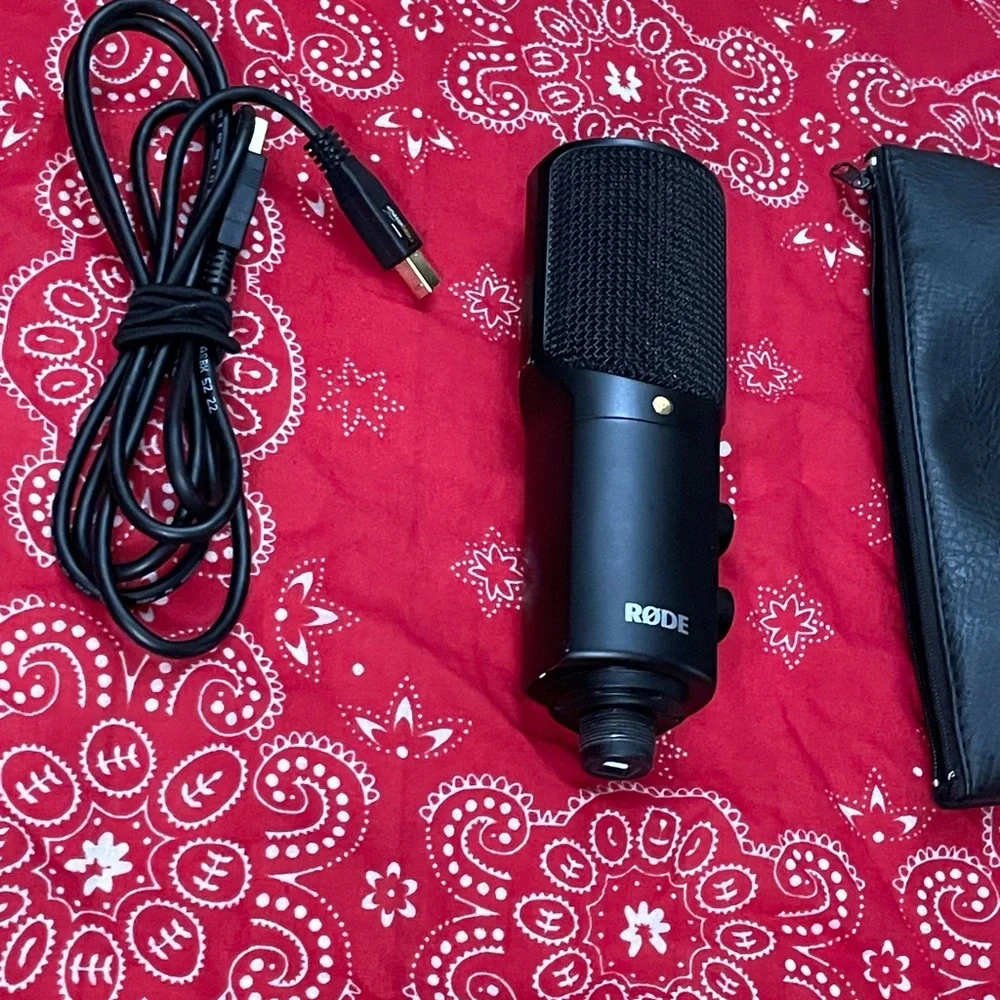 Rode Black Microphone with Accessories